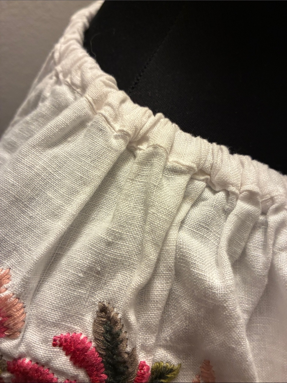 Johnny Was White Linen tie neck Blouse with Blue and floral embroidery Size XS - Picture 11 of 11
